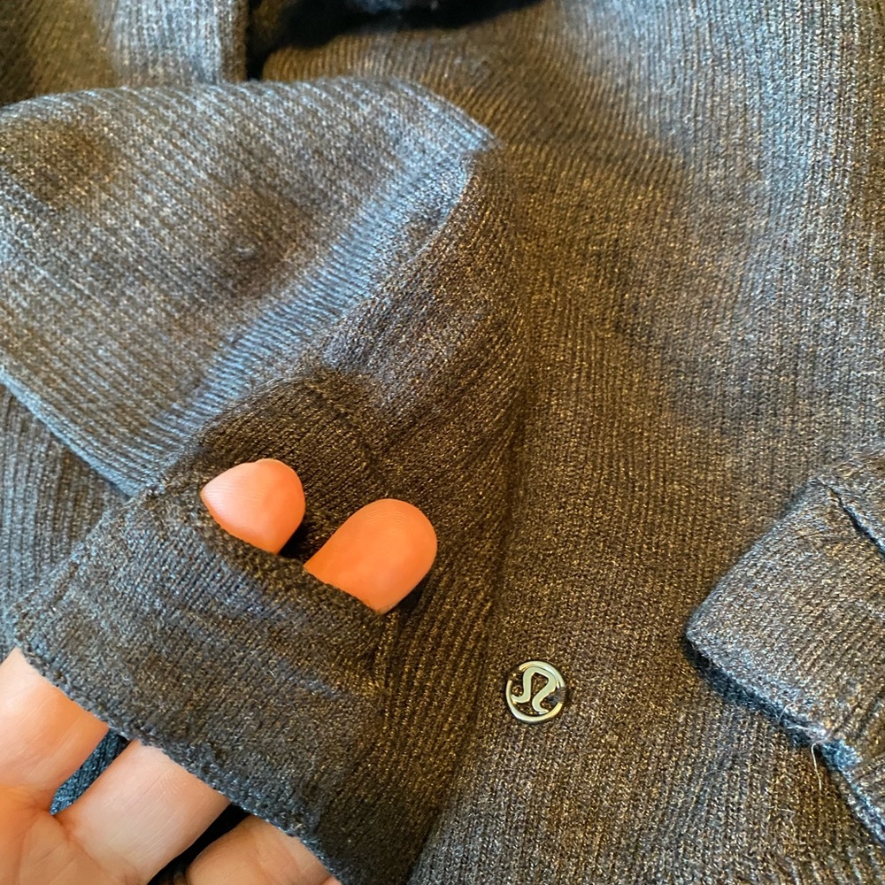 Lululemon reversible cabin yogi hooded sweater with thumb holes - Picture 10 of 12